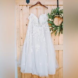 David’s bridal galina signatureSWG834 size 22 Wedding dress ivory